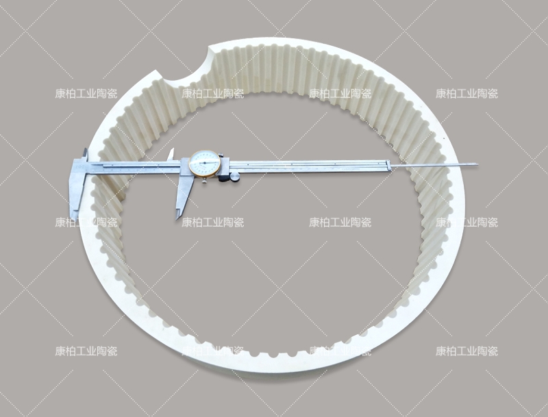 透明氧化鋁陶瓷是完全透明的嗎？會呈現(xiàn)顏色或霧感？?